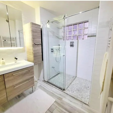 : Spacious Apartment Cannes